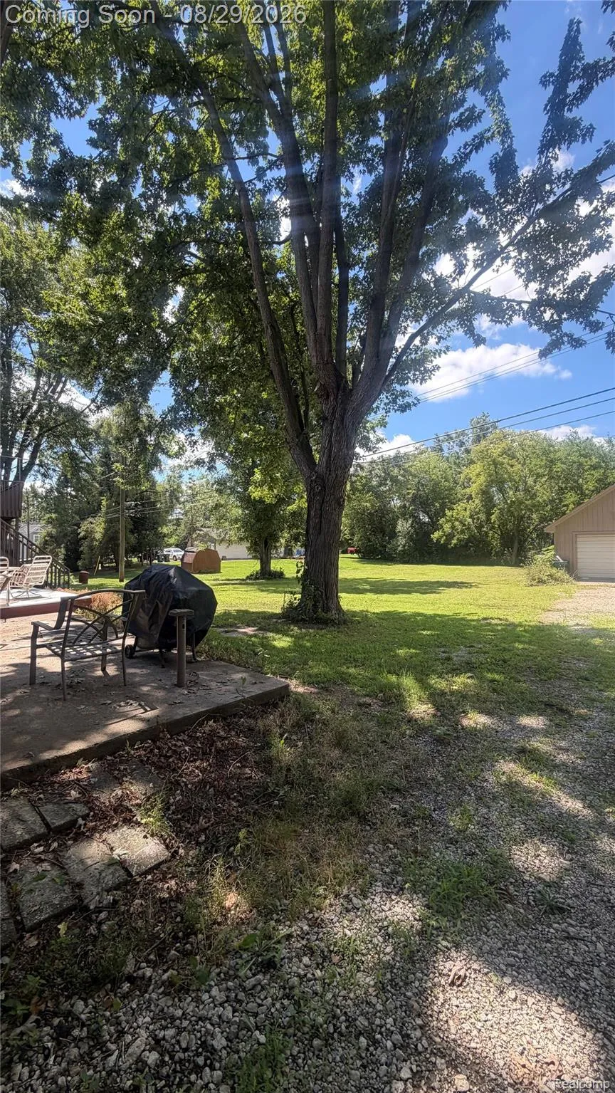 6729 Norton Drive Troy City, MI 48085