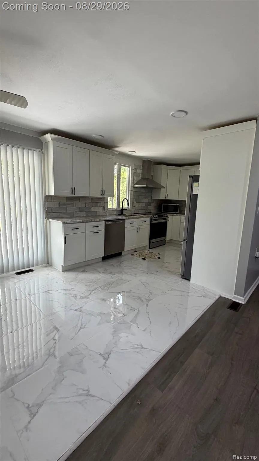 6729 Norton Drive Troy City, MI 48085