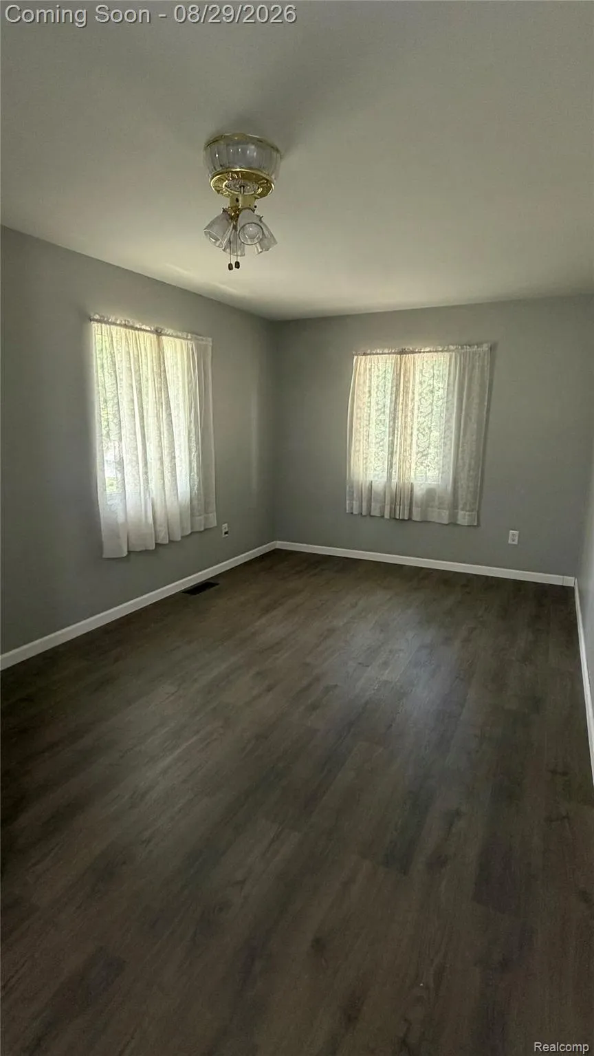 6729 Norton Drive Troy City, MI 48085