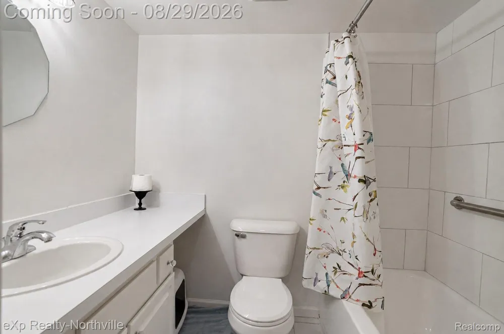 770 Deer Street #204 Plymouth City, MI 48170