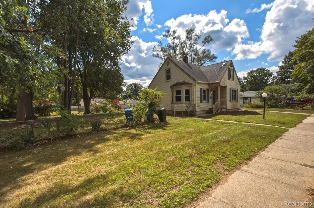 25433 McDonald Street Dearborn Heights City, MI 48125