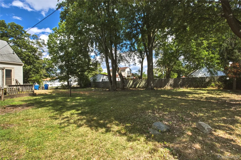 25433 McDonald Street Dearborn Heights City, MI 48125