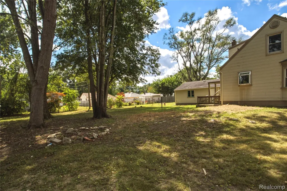 25433 McDonald Street Dearborn Heights City, MI 48125