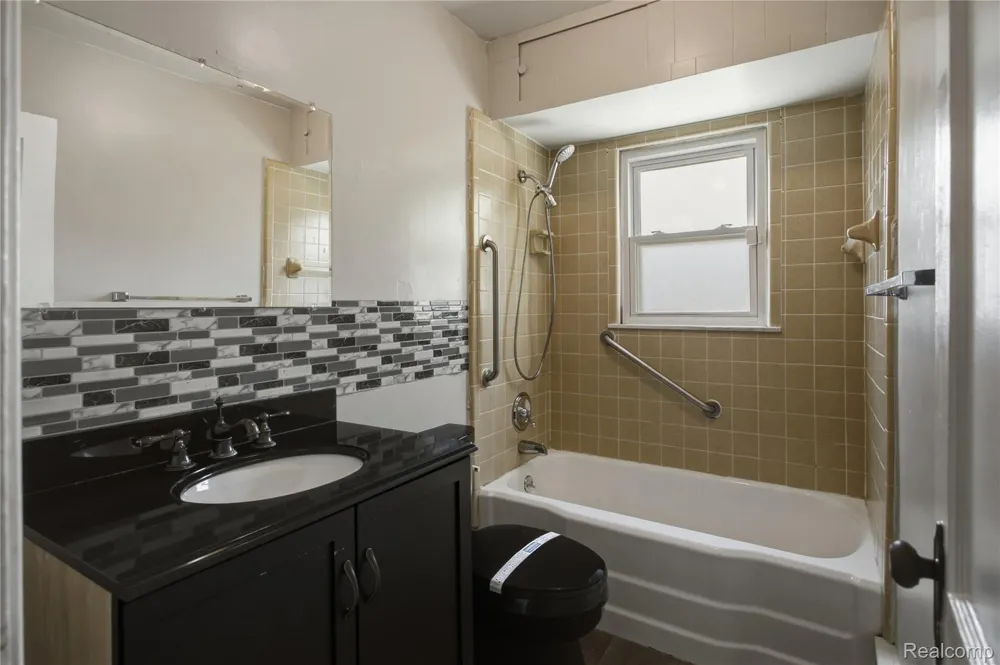 25433 McDonald Street Dearborn Heights City, MI 48125