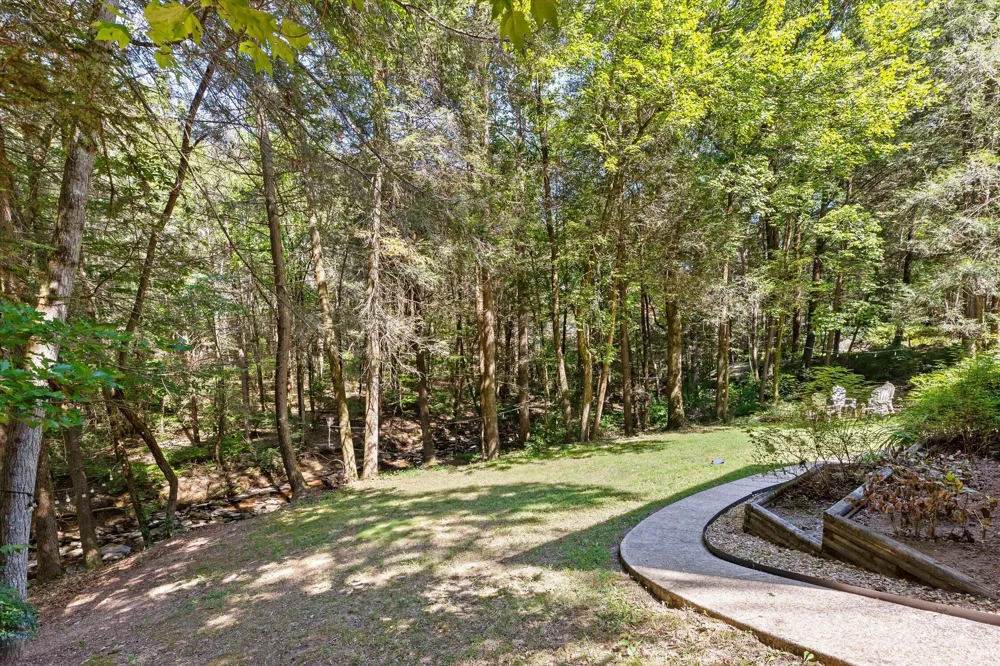 5 Brooks Edge Lane Signal Mountain, TN 37377