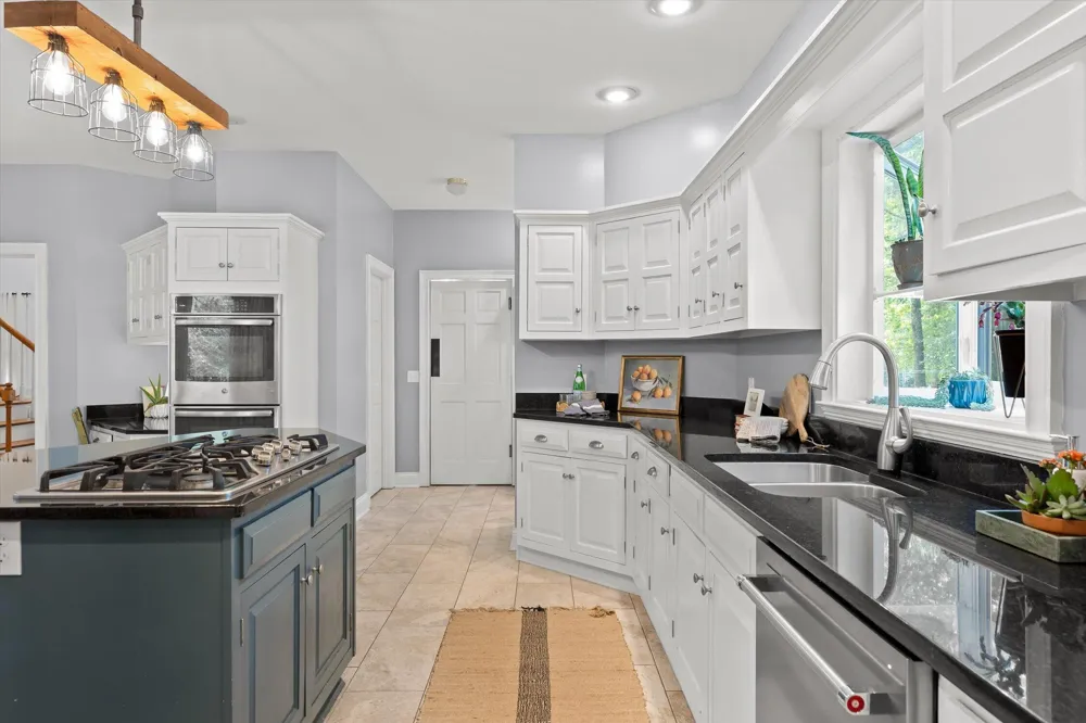 5 Brooks Edge Lane Signal Mountain, TN 37377