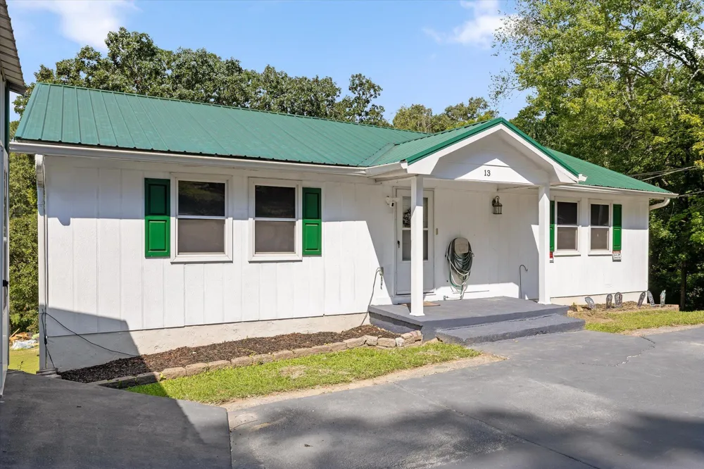 13 Travis Road Rossville, GA 30741