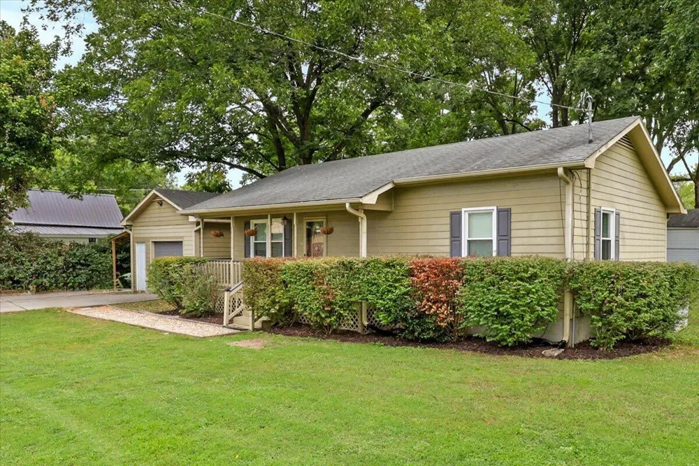 303 S Main Street Adairsville, GA 30103