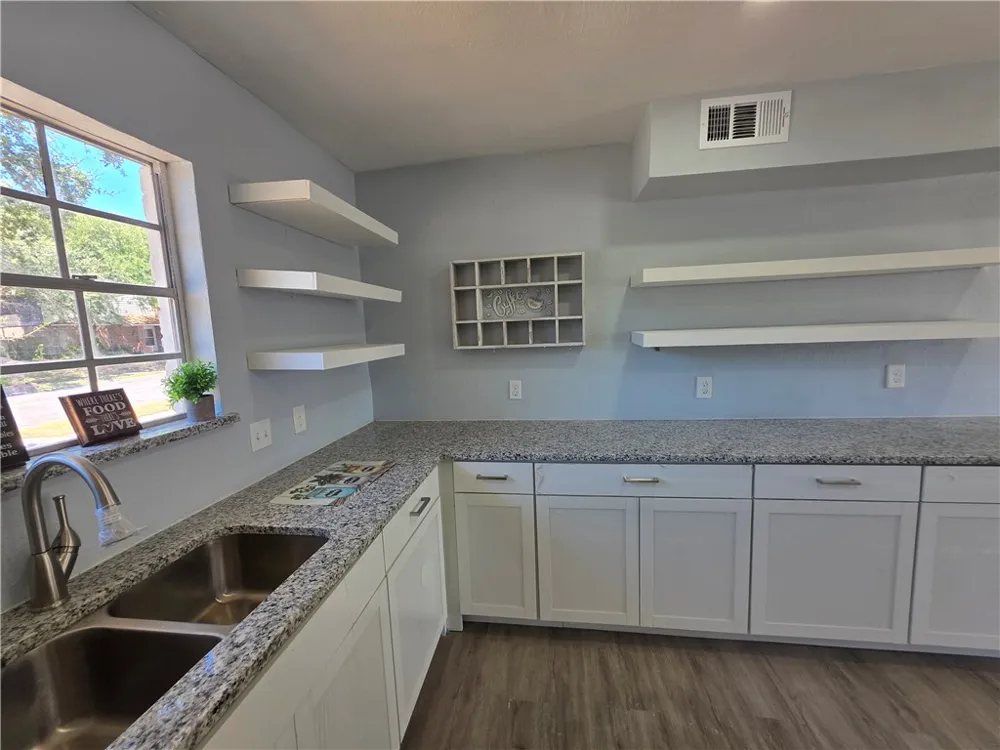 932 Waterview Street Portland, TX 78374