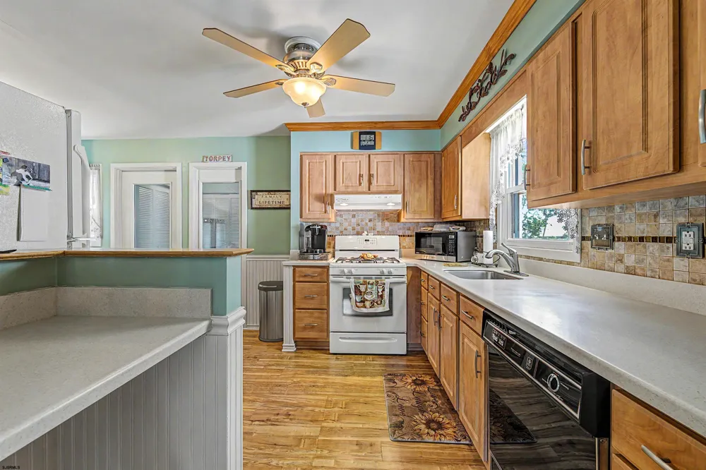 64 W Laurel Dr Somers Point, NJ 08244
