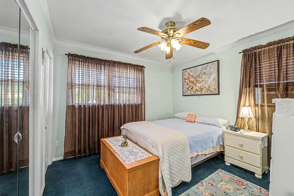 64 W Laurel Dr Somers Point, NJ 08244