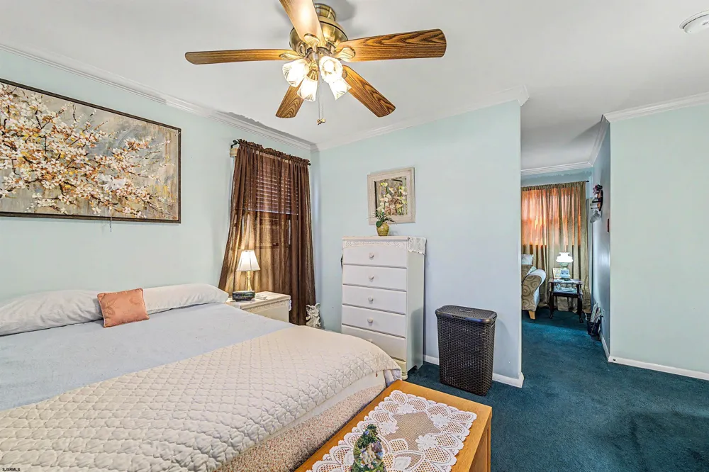 64 W Laurel Dr Somers Point, NJ 08244