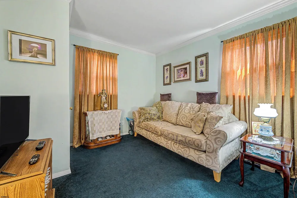 64 W Laurel Dr Somers Point, NJ 08244