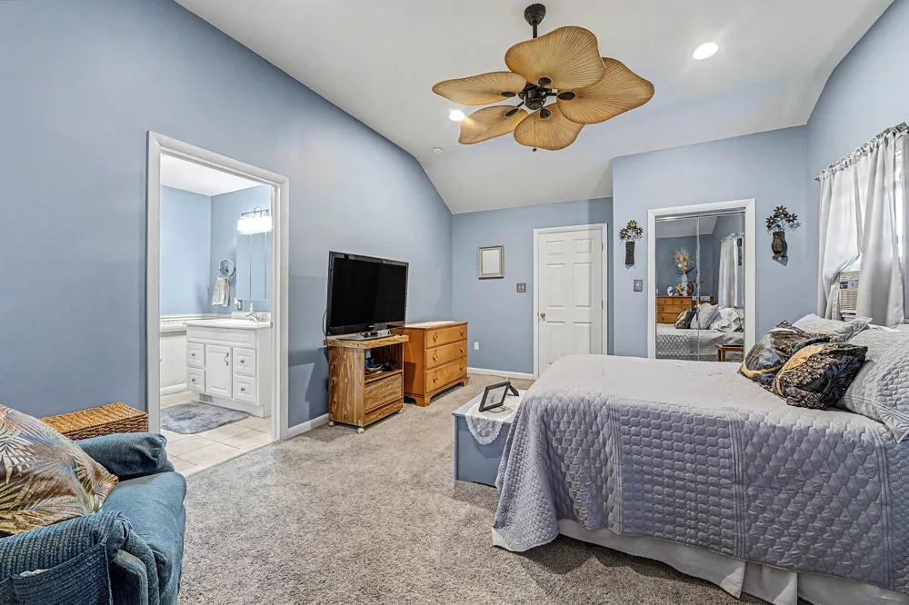 64 W Laurel Dr Somers Point, NJ 08244