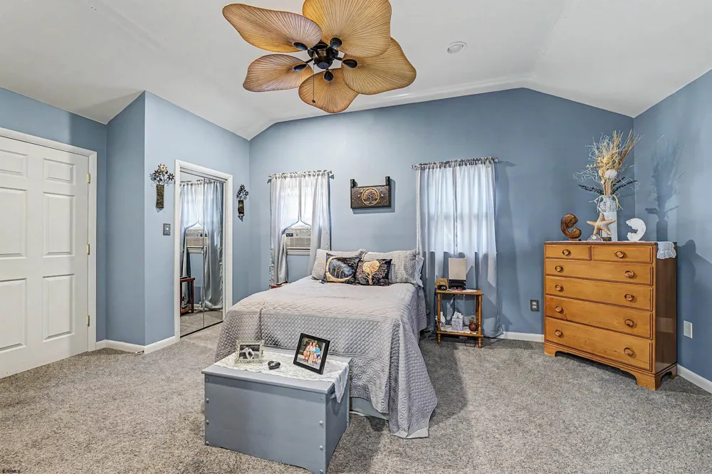 64 W Laurel Dr Somers Point, NJ 08244