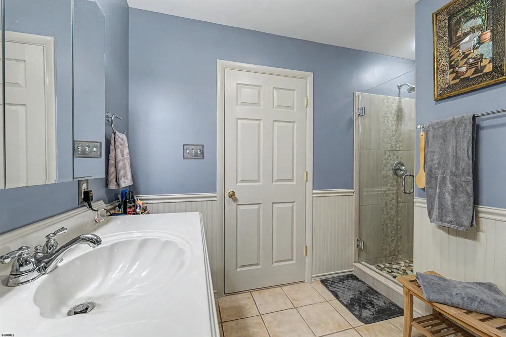 64 W Laurel Dr Somers Point, NJ 08244