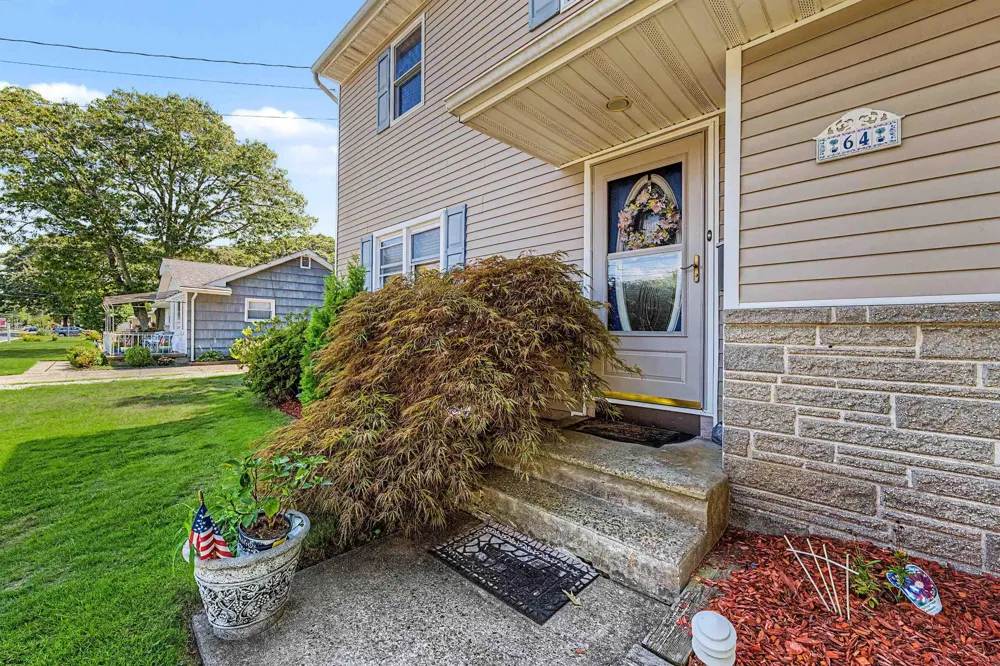 64 W Laurel Dr Somers Point, NJ 08244