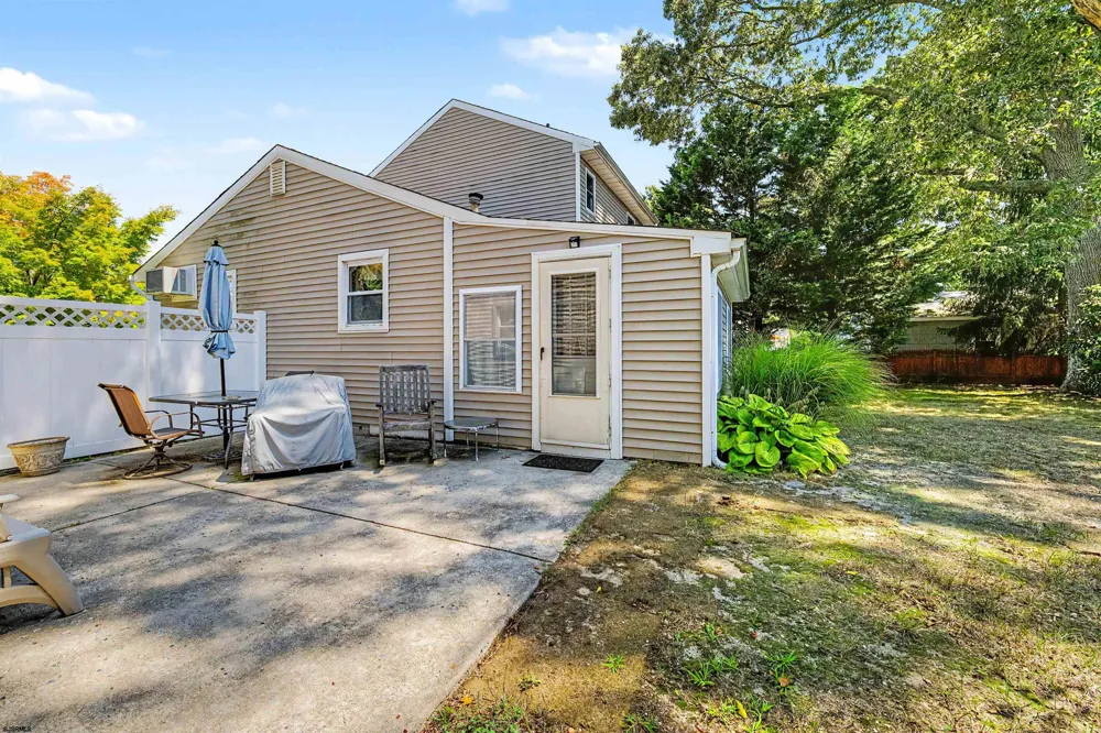 64 W Laurel Dr Somers Point, NJ 08244