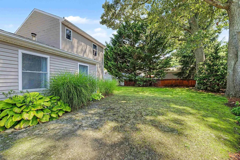 64 W Laurel Dr Somers Point, NJ 08244