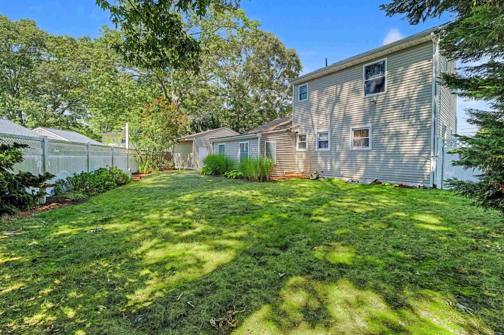 64 W Laurel Dr Somers Point, NJ 08244