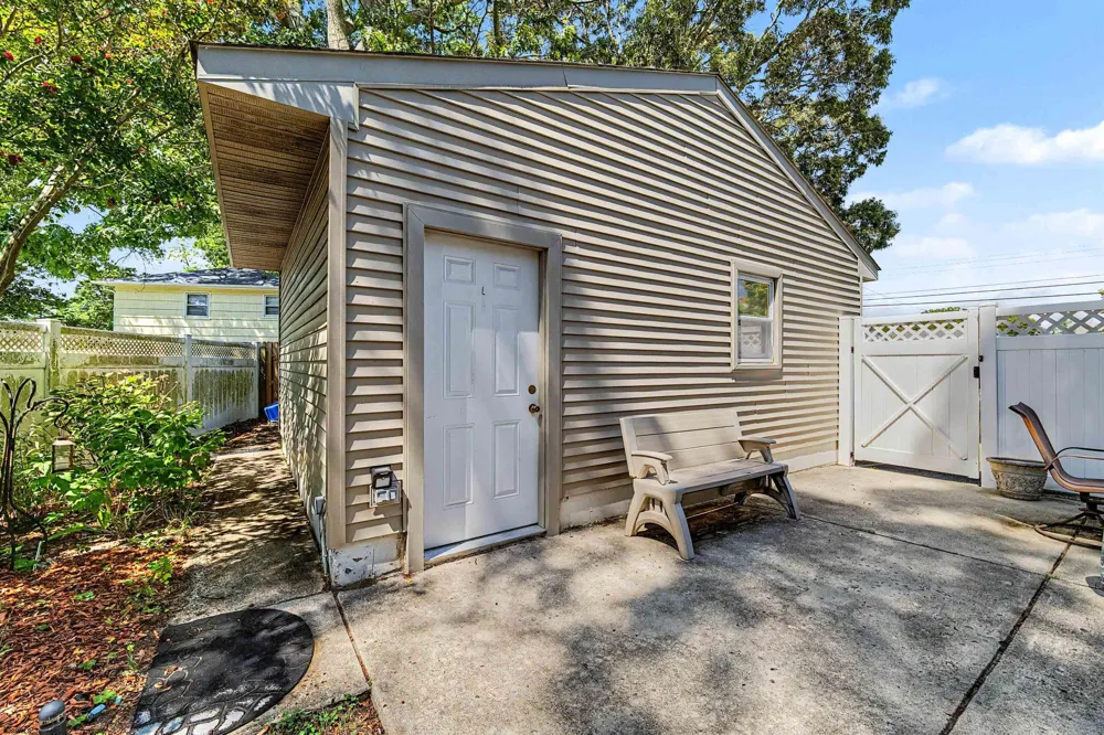 64 W Laurel Dr Somers Point, NJ 08244