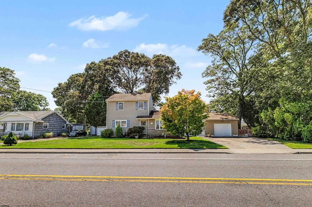 64 W Laurel Dr Somers Point, NJ 08244