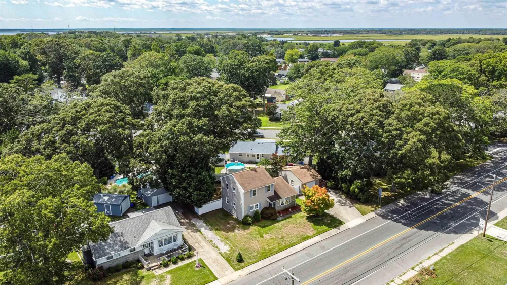 64 W Laurel Dr Somers Point, NJ 08244