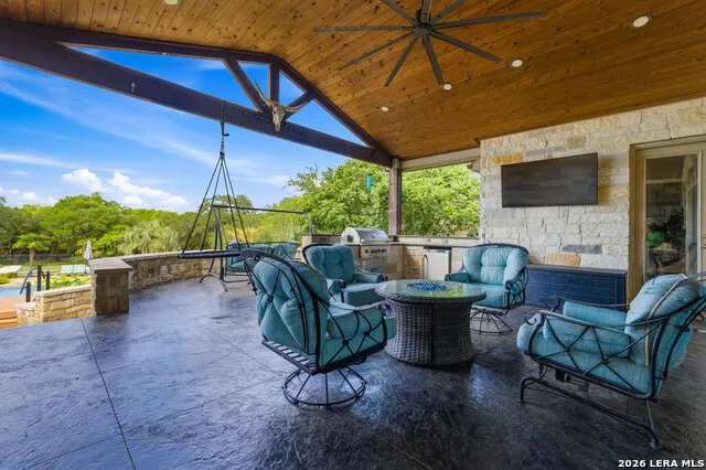 2550 BLACK BEAR DR New Braunfels, TX 78132