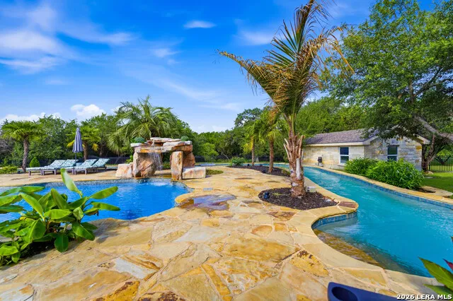 2550 BLACK BEAR DR New Braunfels, TX 78132
