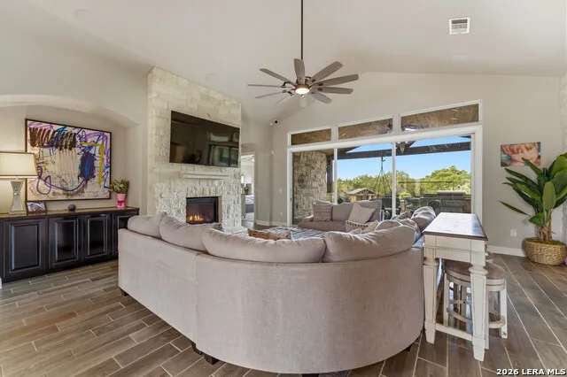 2550 BLACK BEAR DR New Braunfels, TX 78132
