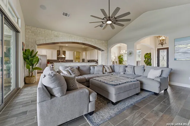 2550 BLACK BEAR DR New Braunfels, TX 78132