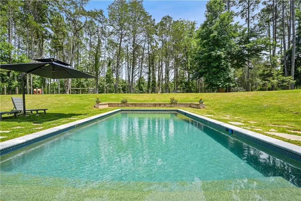 695 Dead Oak Road Senoia, GA 30276