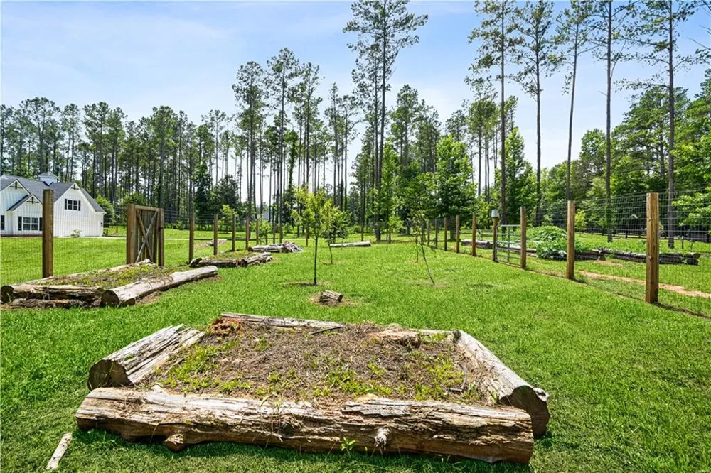 695 Dead Oak Road Senoia, GA 30276