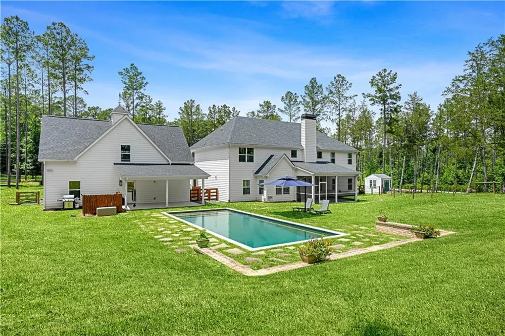 695 Dead Oak Road Senoia, GA 30276