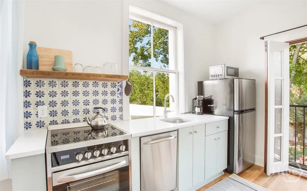 1 E Gordon Street #Studio Savannah, GA 31401