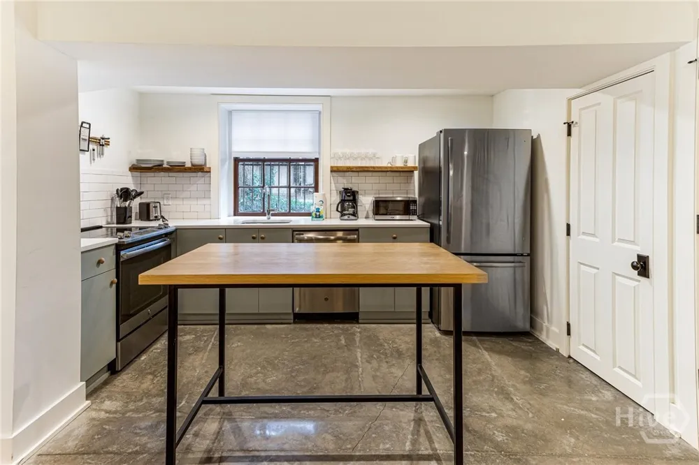 1 E Gordon Street #Garden Savannah, GA 31401