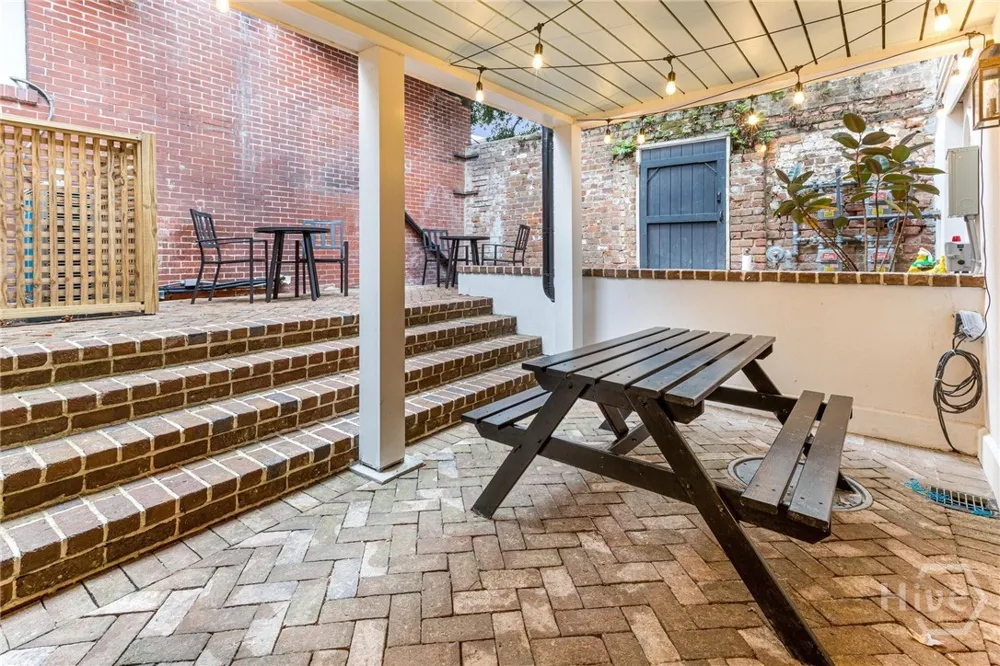 1 E Gordon Street #Garden Savannah, GA 31401