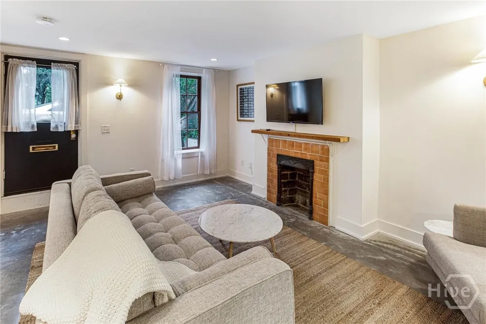 1 E Gordon Street #Garden Savannah, GA 31401