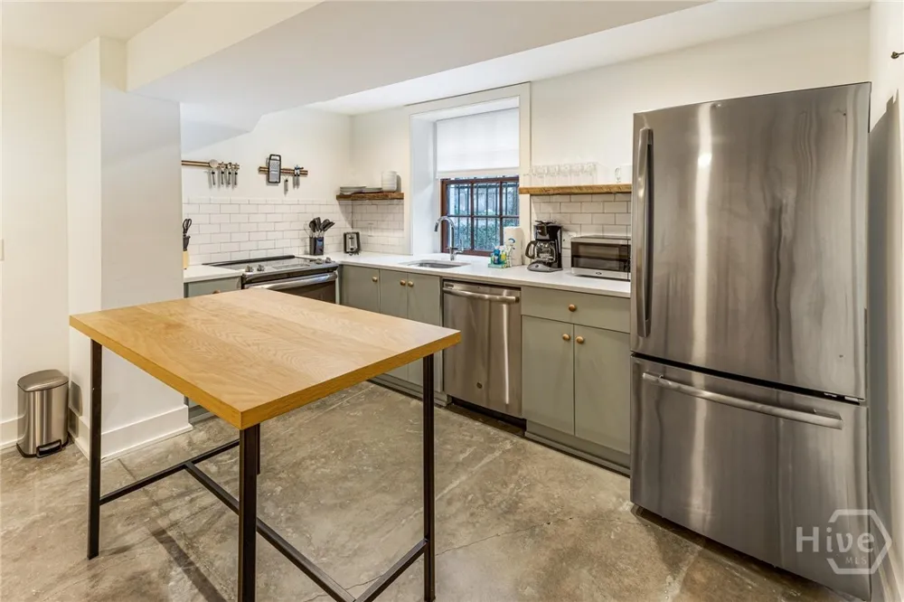 1 E Gordon Street #Garden Savannah, GA 31401
