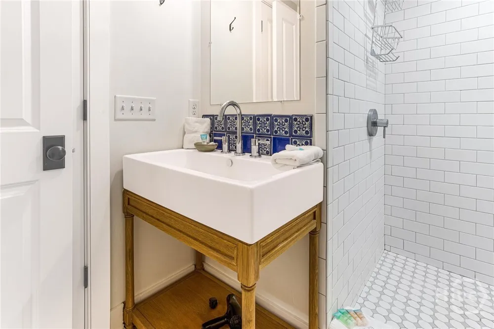 1 E Gordon Street #Garden Savannah, GA 31401