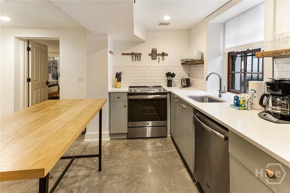 1 E Gordon Street #Garden Savannah, GA 31401