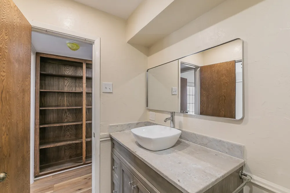 2807 Summit View Drive Bedford, TX 76021