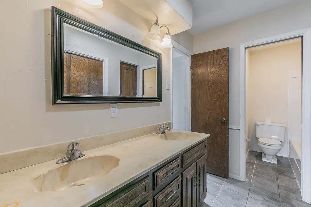2807 Summit View Drive Bedford, TX 76021