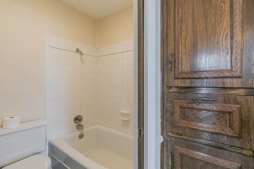 2807 Summit View Drive Bedford, TX 76021