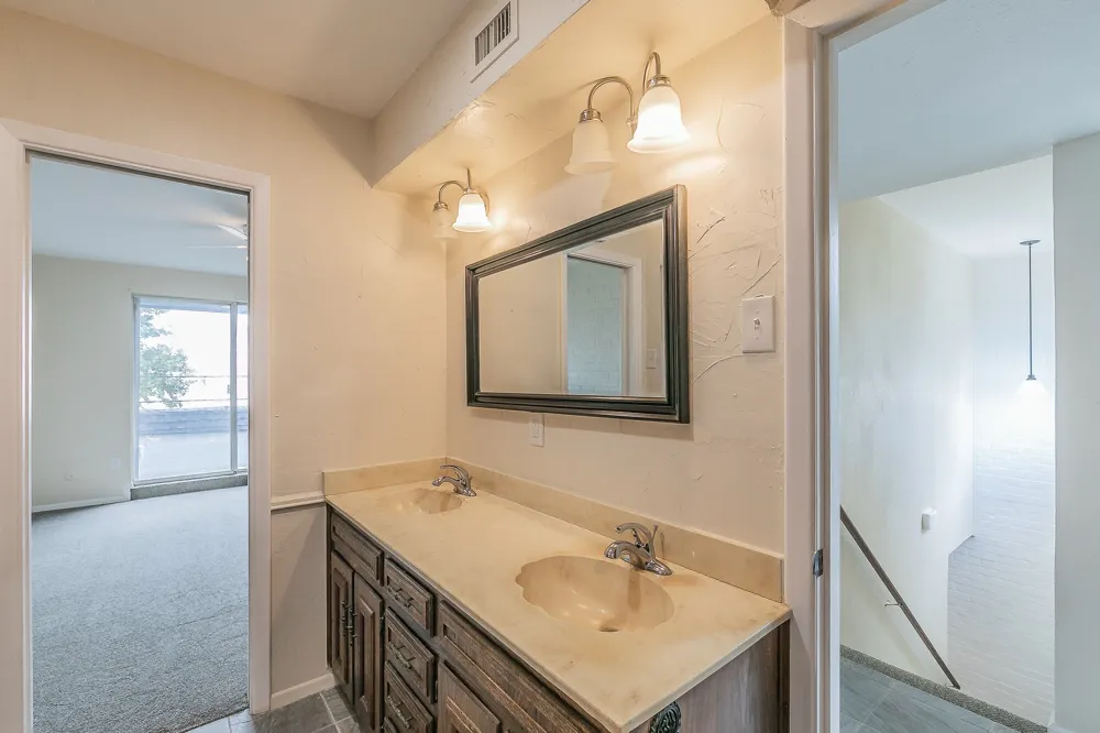 2807 Summit View Drive Bedford, TX 76021