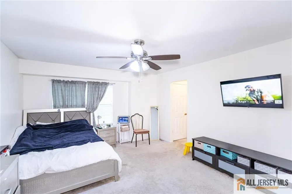 17 Heritage Court Ewing, NJ 08628