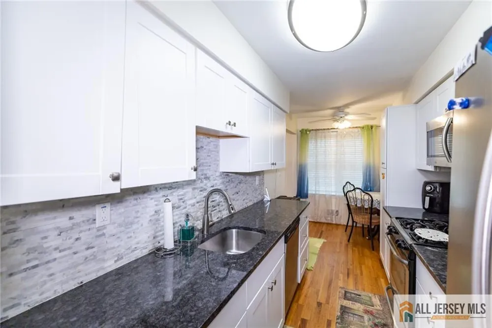 17 Heritage Court Ewing, NJ 08628