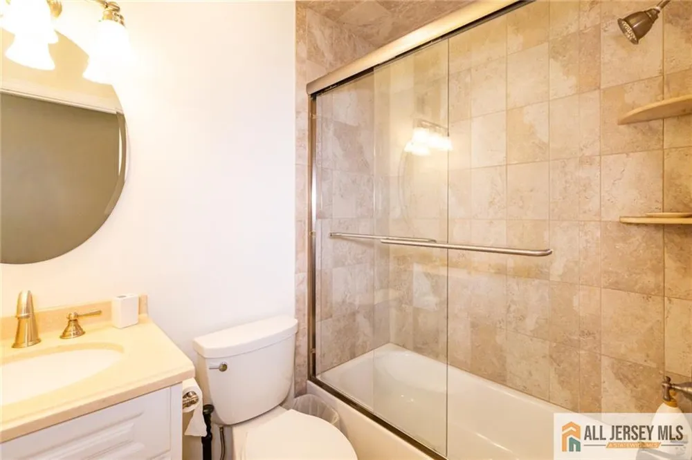 17 Heritage Court Ewing, NJ 08628