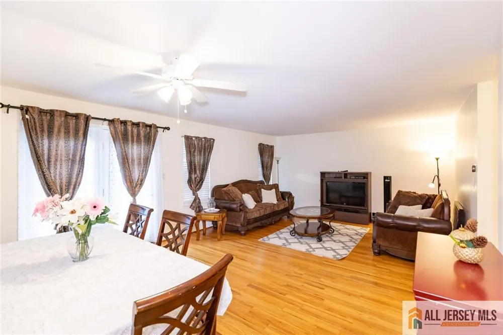 17 Heritage Court Ewing, NJ 08628