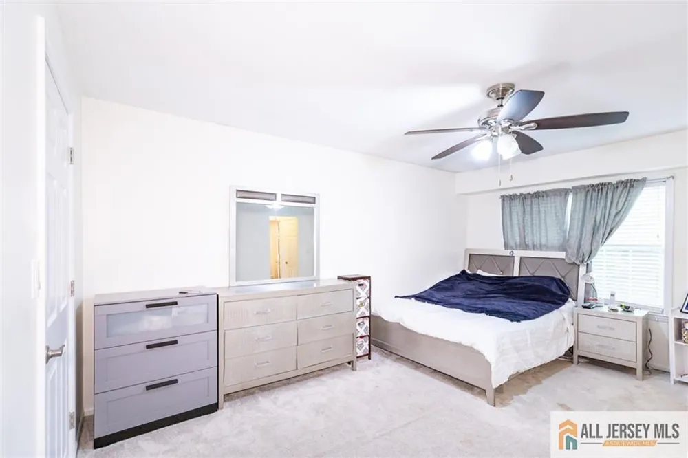 17 Heritage Court Ewing, NJ 08628